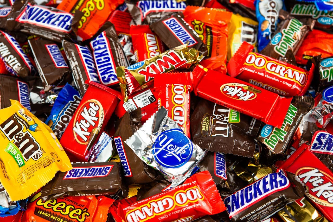 8 Lb Halloween Candy Bulk Chocolate Variety Pack – Fun Size Candies Individually Wrapped for Halloween Treats & Snacks, Bulk Chocolate Candy Mix for Trick-Or-Treat, Gifts for Adults & Kids