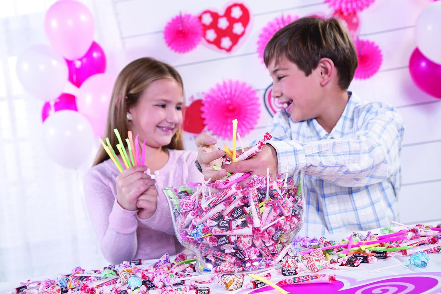 Bulk 1000 Piece Premium Candy Assortments, Individually Wrapped, Easter, Halloween, Birthdays, Festivals, Carnivals and Parades (Assorted)