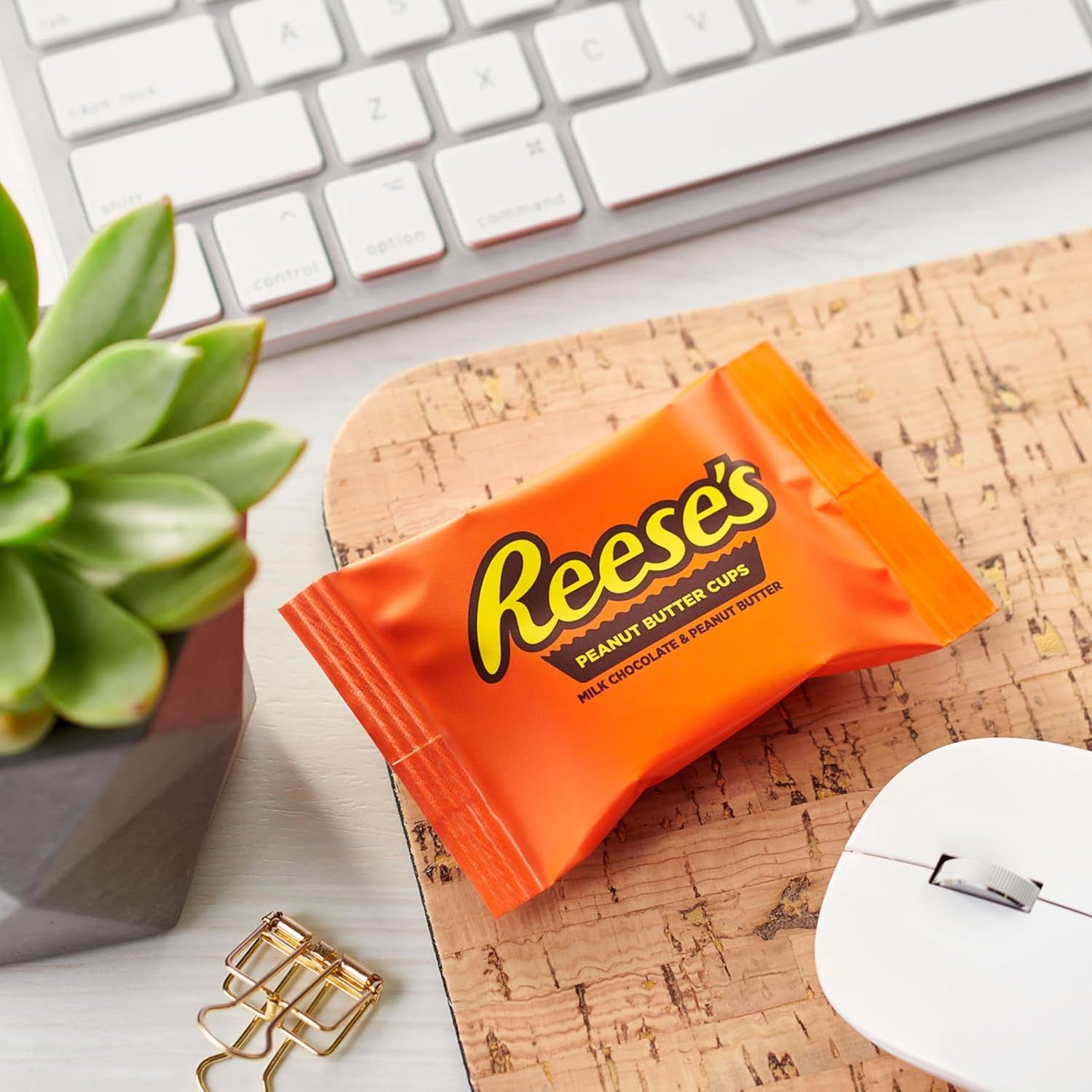 Milk Chocolate Snack Size Peanut Butter Cups, Candy Pantry Pack, Halloween Candy, 13.75 Oz (25 Pieces)
